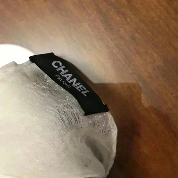 Chanel scarf or shoulder wrap - Picture 2 of 2